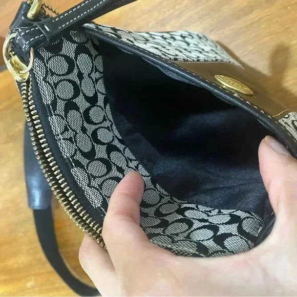 Vintage COACH monogram Black and White Crossbody Bag - Picture 3 of 9